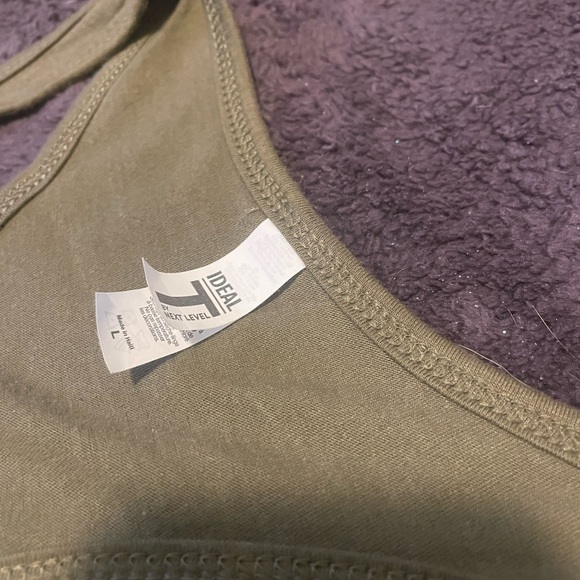 NWOT WodBottom Tank - Picture 2 of 4